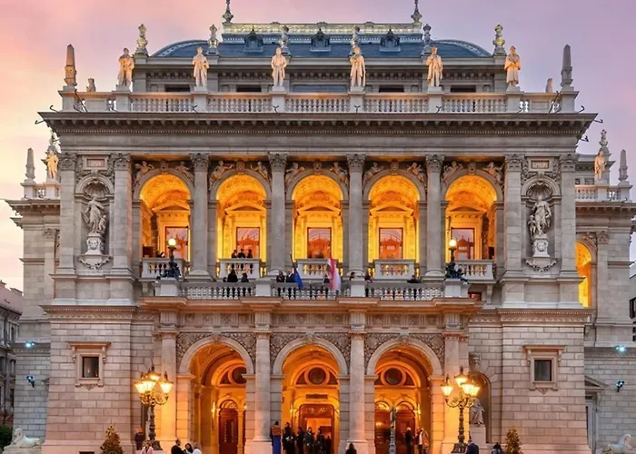 Relaxing Spacious Balcony Super Near Opera Budapest