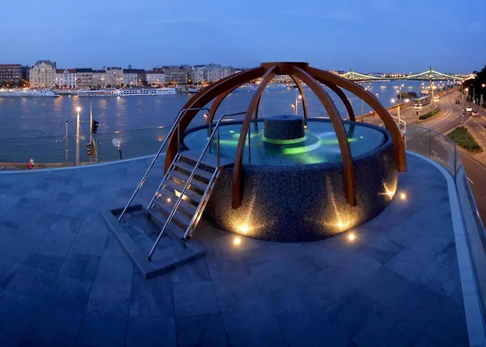 Relaxing Spacious Balcony Super Near Opera Apartman