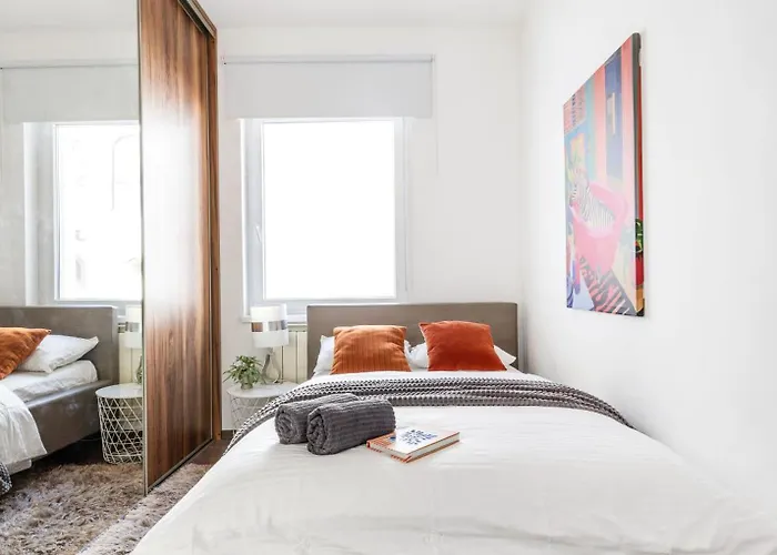 Relaxing Spacious Balcony Super Near Opera Apartment