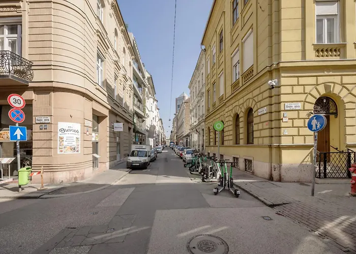 Relaxing Spacious Balcony Super Near Opera Appartement *