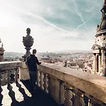 Relaxing Spacious Balcony Super Near Opera