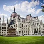 Relaxing Spacious Balcony Super Near Opera Appartement Budapest