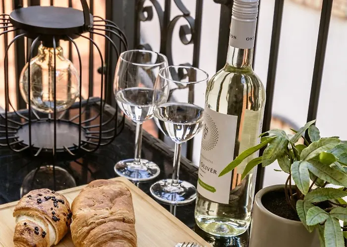 Relaxing Spacious Balcony Super Near Opera Apartament